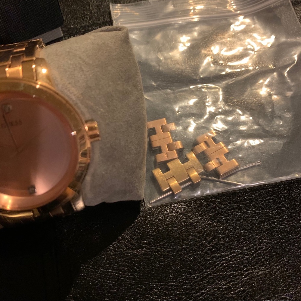 GUESS Watch - Picture 2 of 8